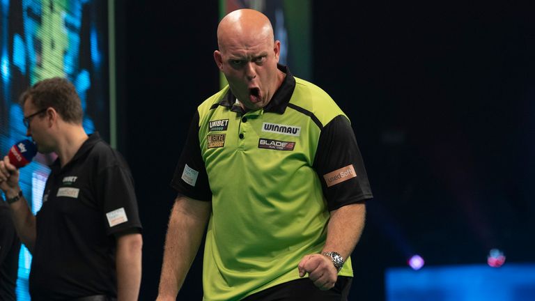 Michael van Gerwen lance sa candidature pour un troisième titre mondial en match play lundi soir après son plus long début de saison sans titre en 10 ans (Lawrence Lustig/PDC)