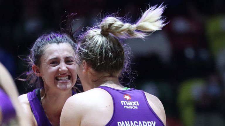 Beth Cobden et Nat Panagarry de Loughborough Lightning (Crédit image - Morgan Harlow)