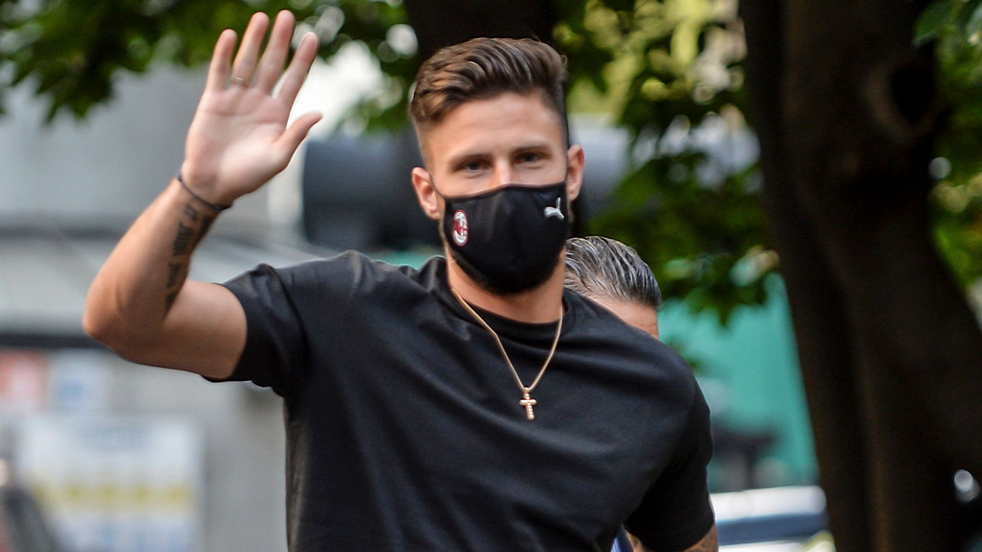 Giroud bids Chelsea farewell to join AC Milan