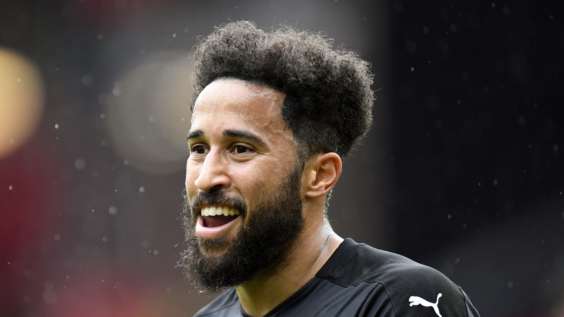 Everton complete Townsend signing