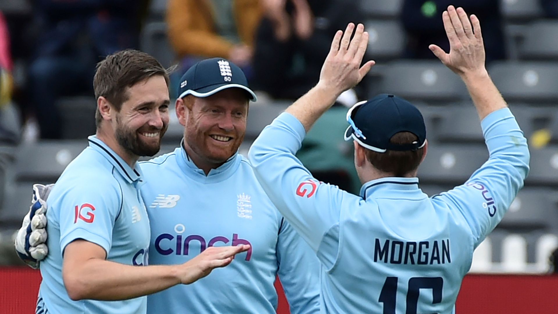England reduce Sri Lanka to 87-6 in third ODI LIVE!
