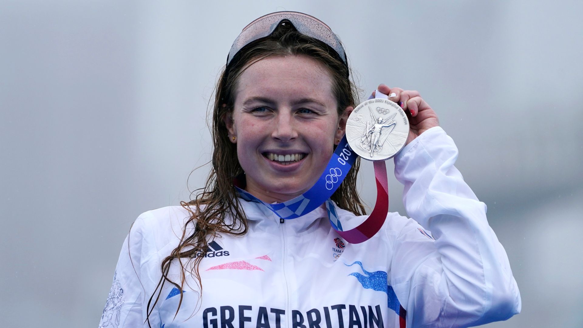 GB's Taylor-Brown overcomes puncture to win triathlon silver