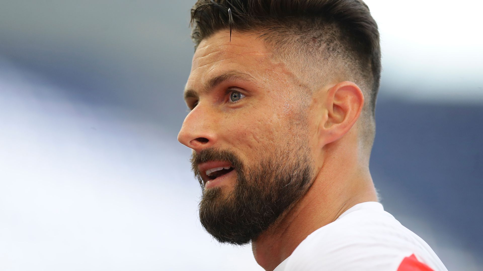 Chelsea's Giroud close to AC Milan move