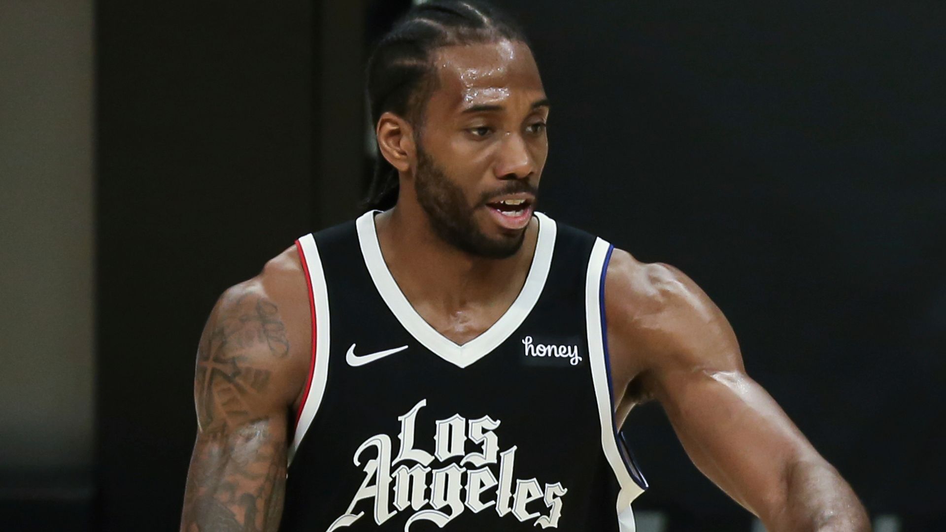 Leonard undergoes surgery on partially torn ACL