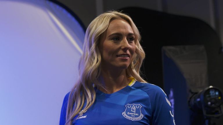 L'attaquant d'Everton Toni Duggan a déclaré que le club n'hésiterait pas à viser la qualification pour la Ligue des champions en Super League féminine cette saison