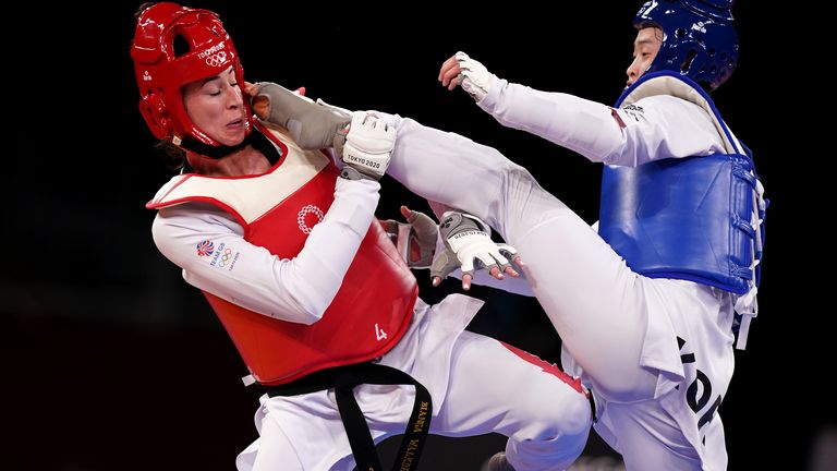 Walkden suffered a heartbreaking last-second defeat to South Korea's Lee Da-bin in the Olympic semi-final (Pictures: BBC Sport)