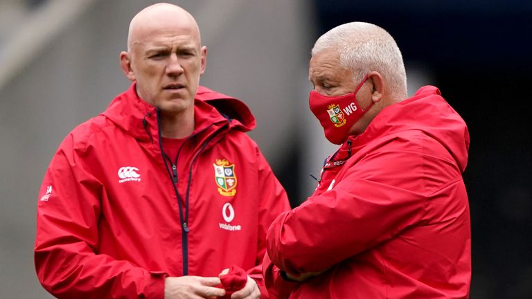 El entrenador de los Lions, Warren Gatland (derecha) y el entrenador asistente Steve Tandy