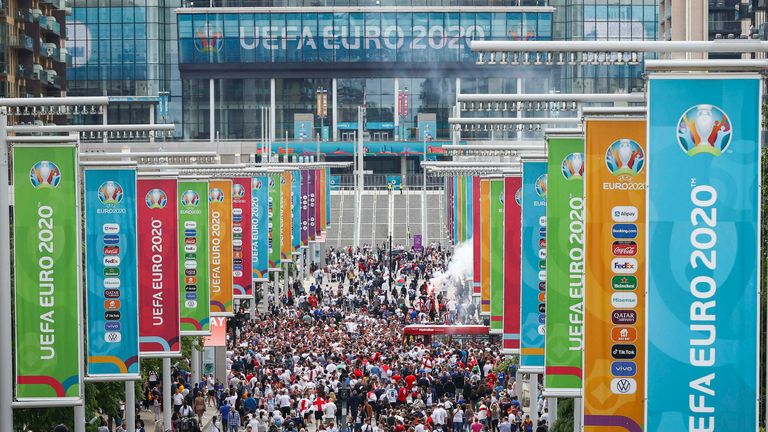 Masalah di antara penggemar datang di luar Wembley ketika Inggris dikalahkan oleh Italia melalui adu penalti di final Euro 2020