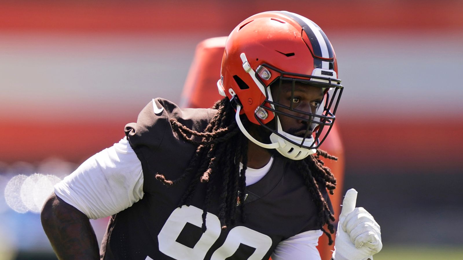 Jadeveon Clowney Making Strong Impression At Cleveland Browns Training ...