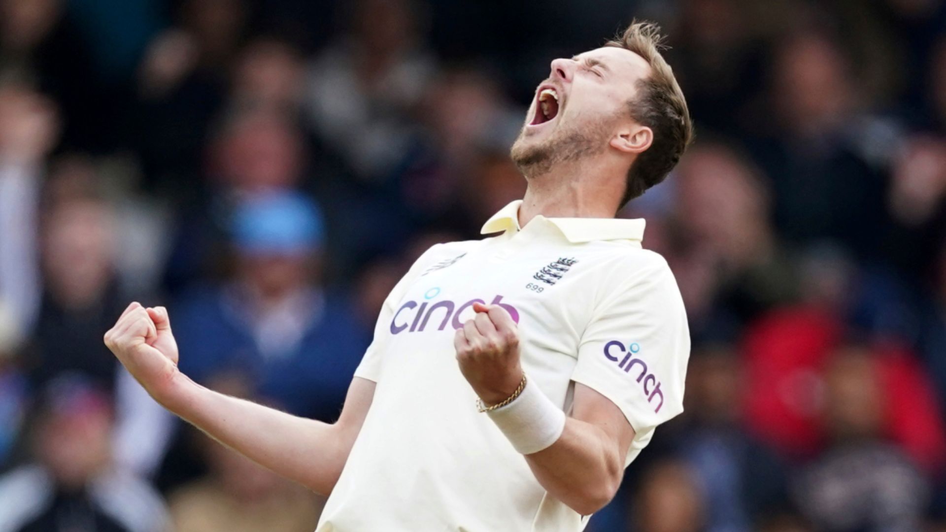Robinson awarded England central contract