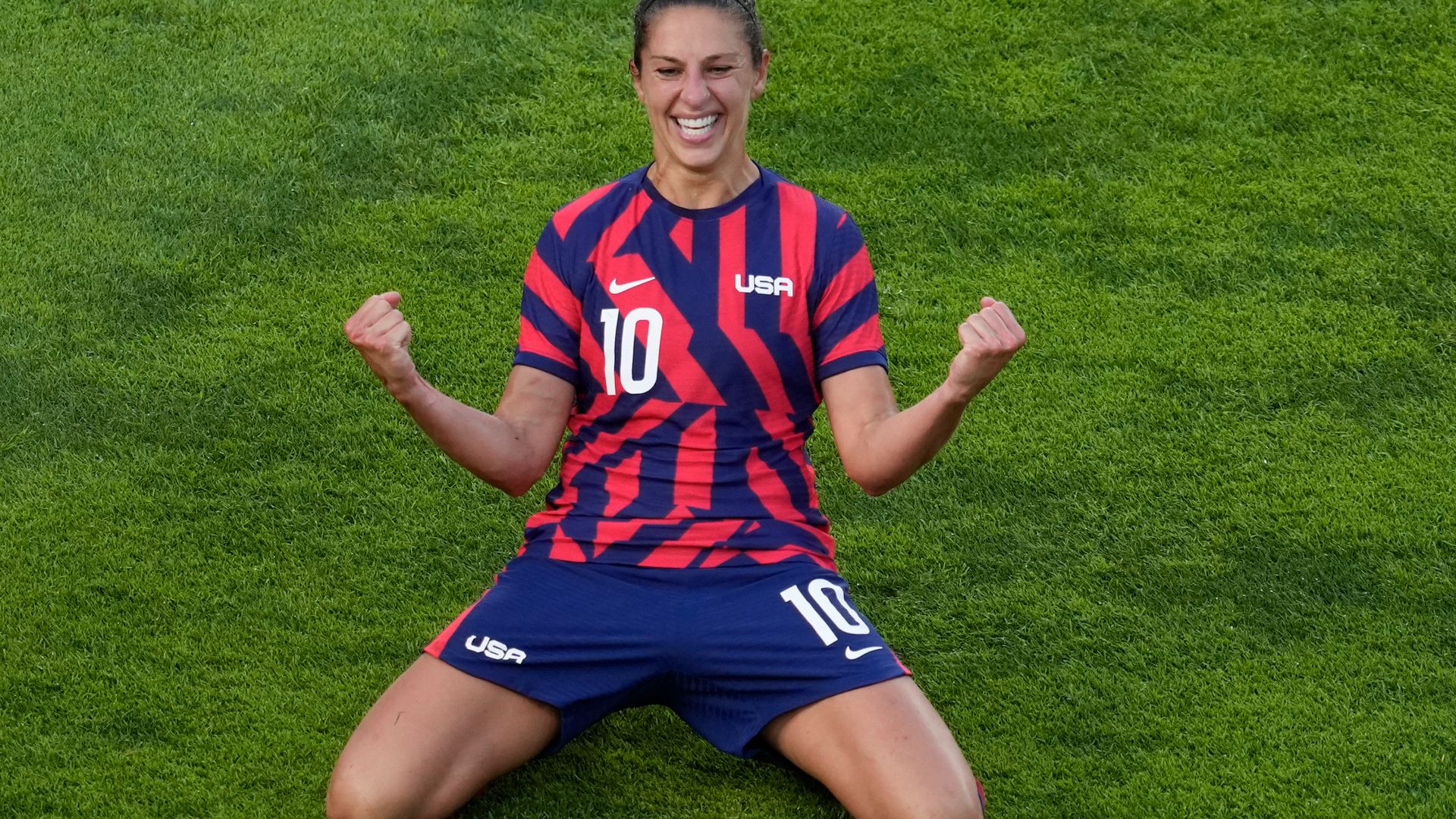 USA legend Lloyd announces retirement
