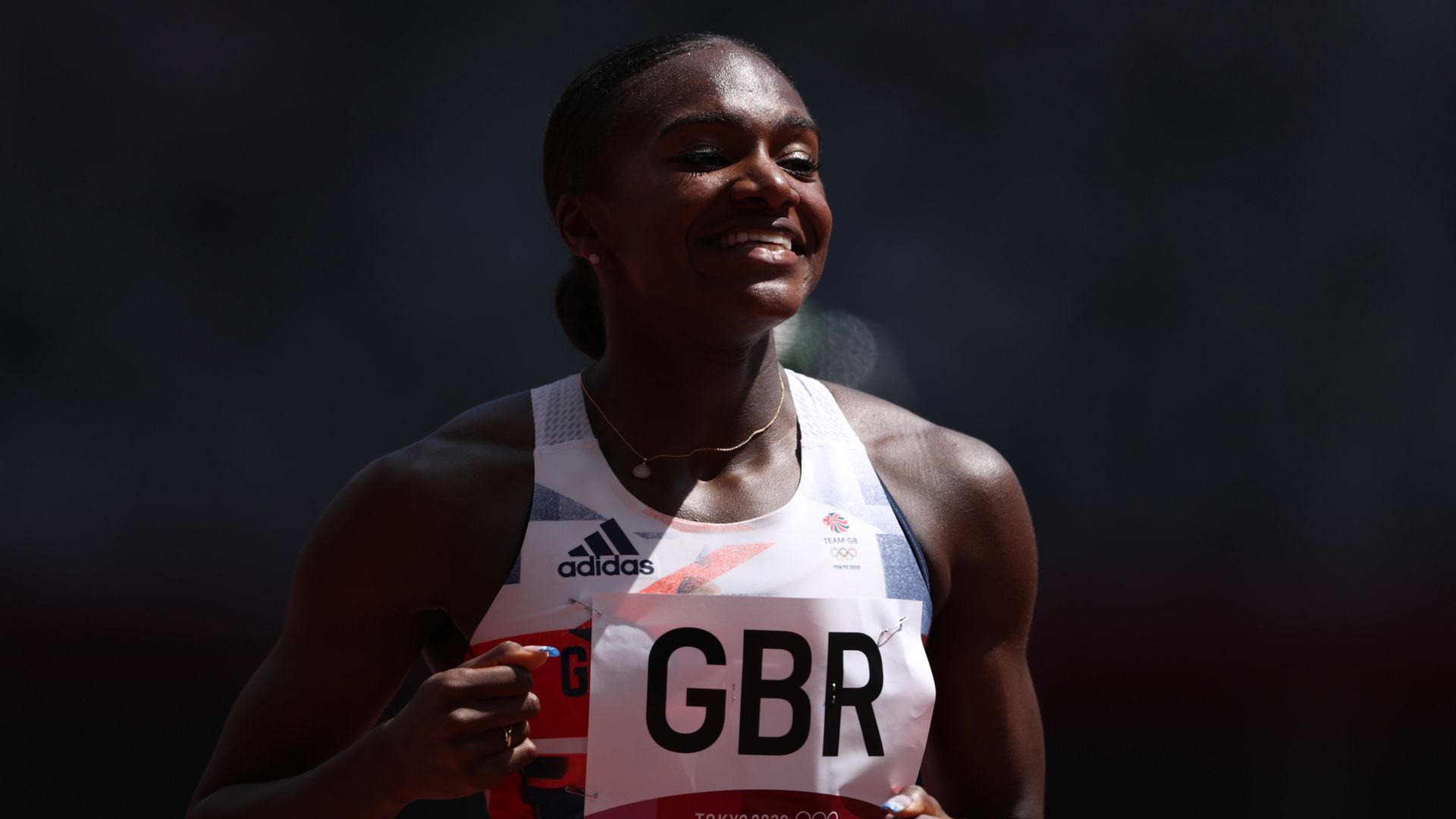 Asher-Smith helps 4x100m team deliver national record in heat