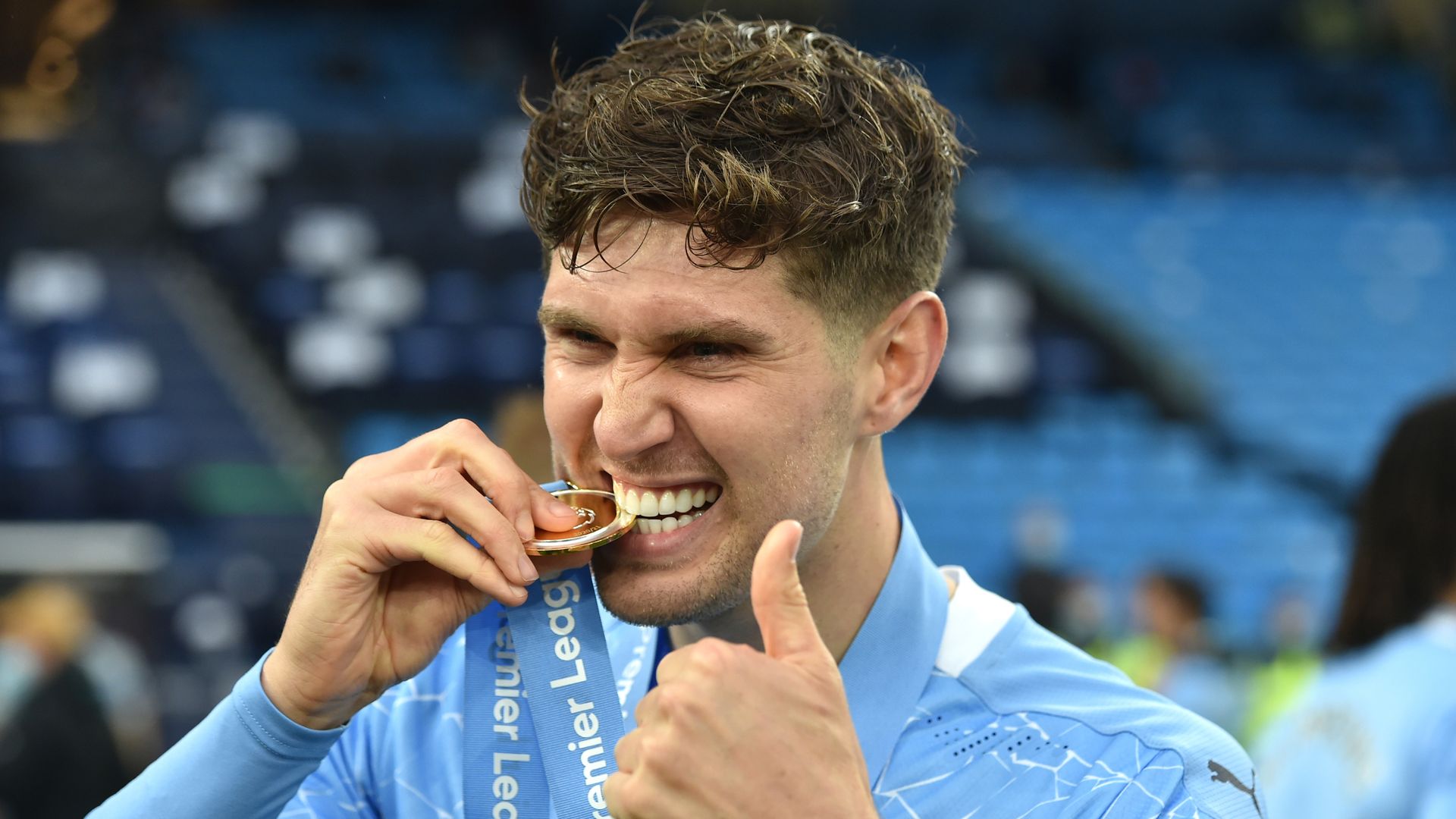 Stones signs contract extension at Man City