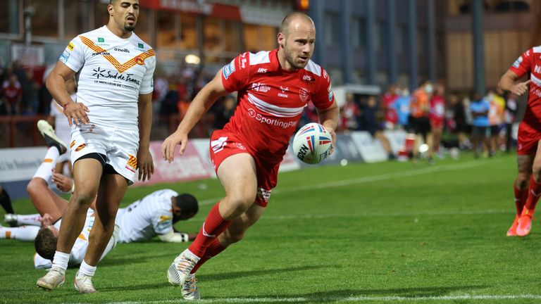 Adam Quinlan on his way to scoring a try for Hull KR