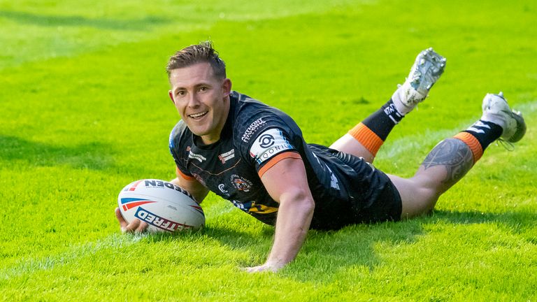  Greg Eden scores a try against Wakefield.