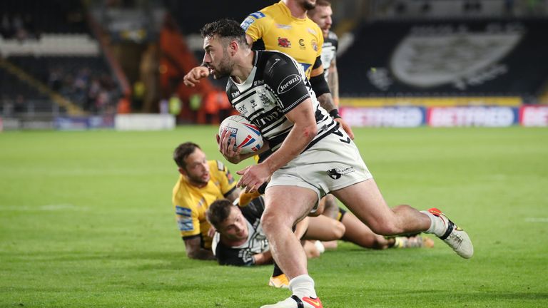Jake Connor on his way to scoring Hull's second try