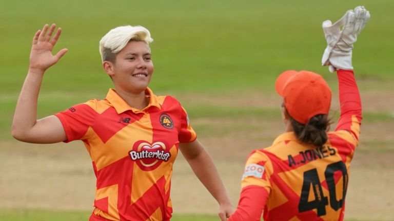 Issy Wong (left) will add pace to the Sydney Thunder bowling attack