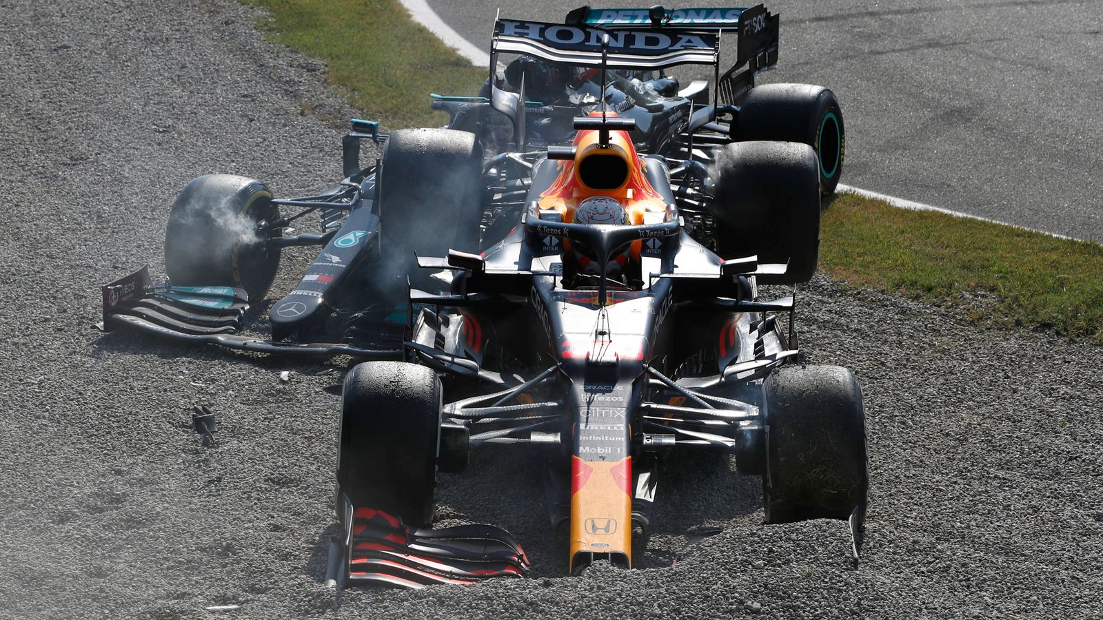 Italian Gp Daniel Ricciardo Wins In Mclaren One Two As Lewis Hamilton Max Verstappen Crash Out 