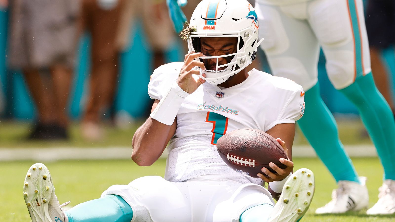 Buffalo Bills blowout Miami Dolphins by four scores (Live game