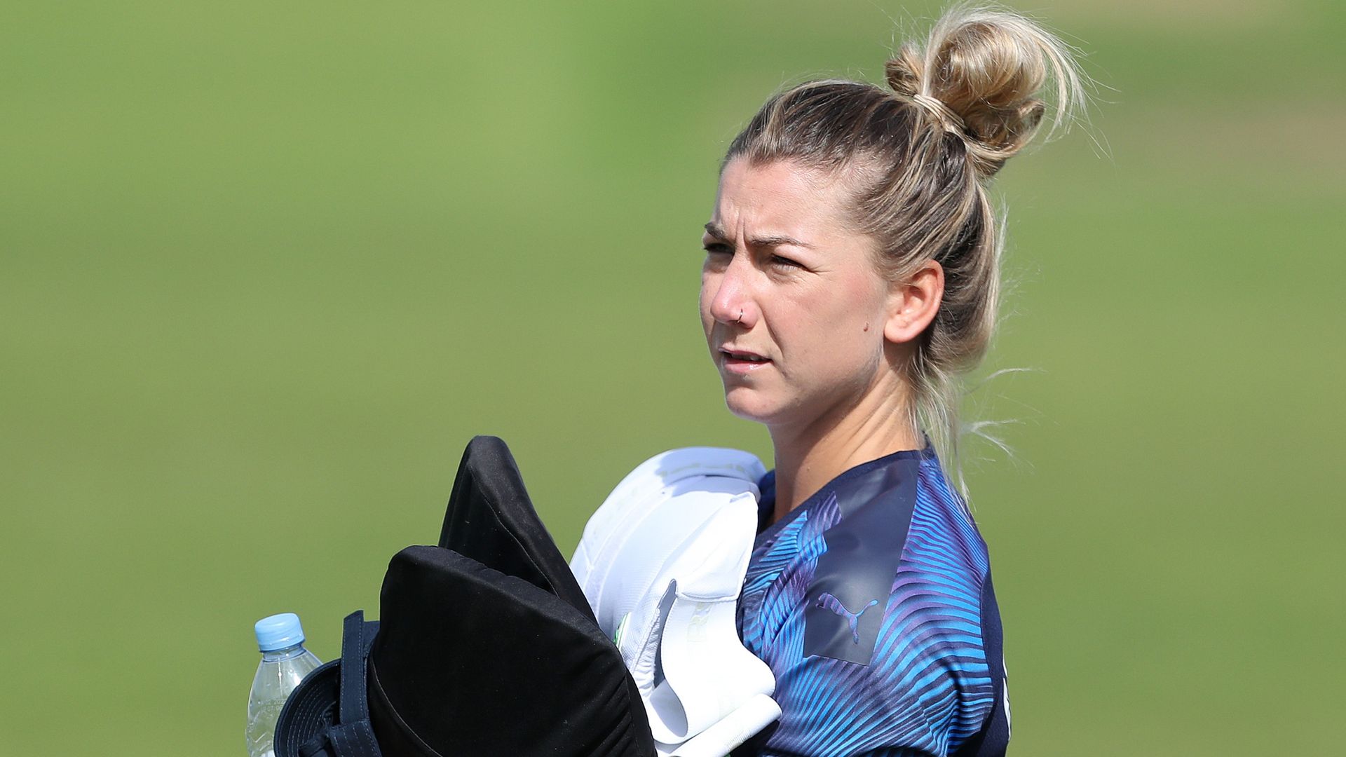 Diamonds ease into Rachael Heyhoe Flint Trophy final