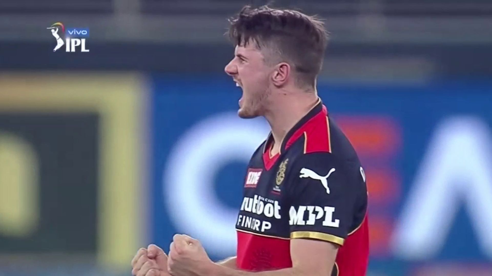 Garton wins on IPL debut as Maxwell steers RCB to victory