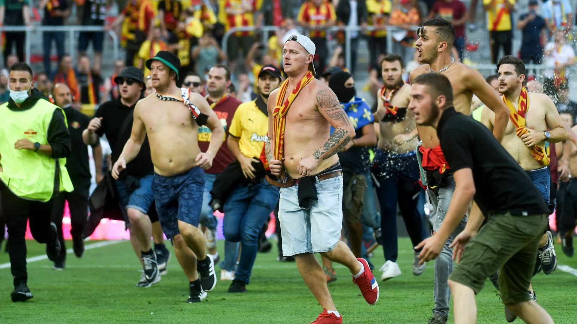 Euro round-up: Crowd trouble mars Lens derby win