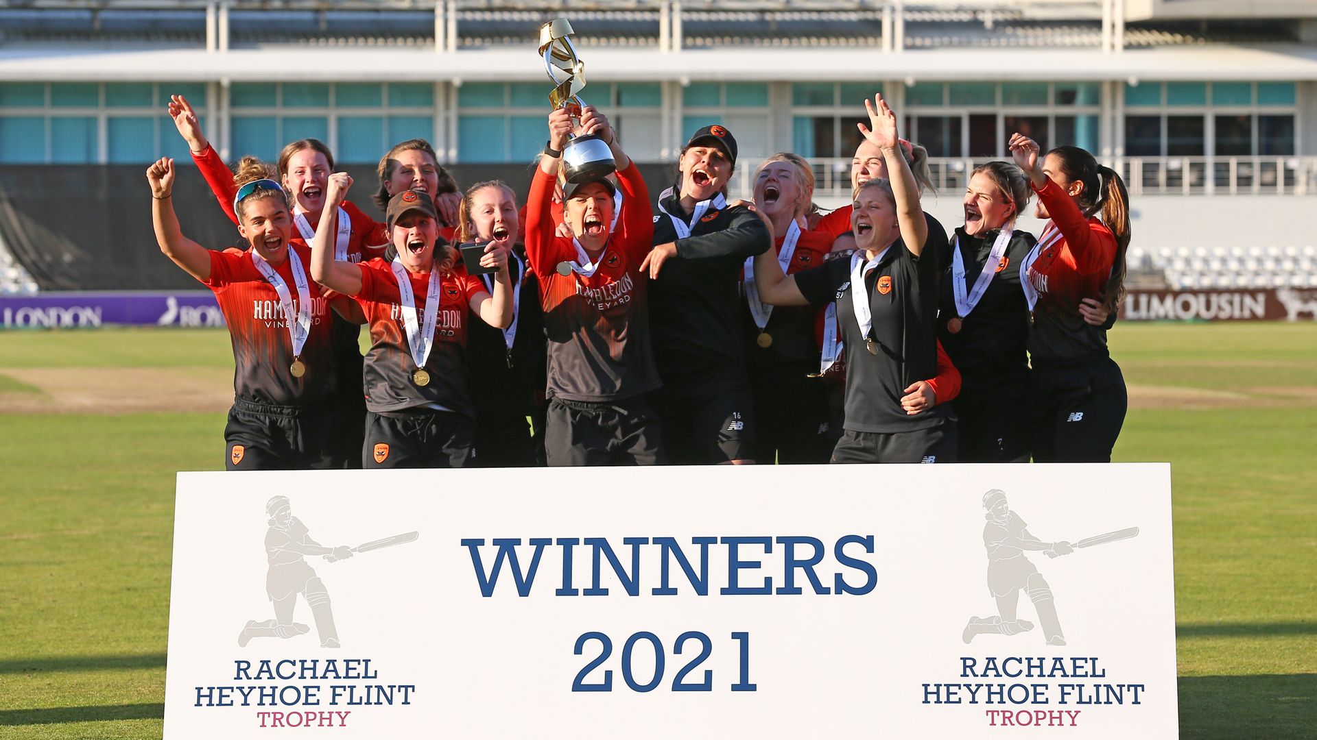 Vipers fight back to retain Rachael Heyhoe Flint Trophy