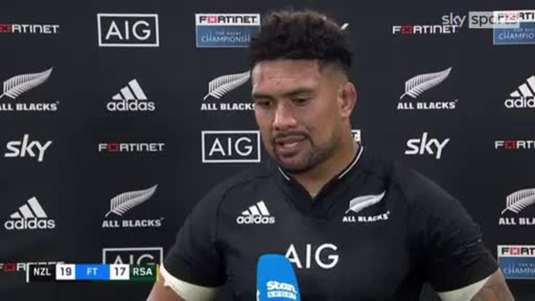 Le capitaine des All Blacks, Ardie Savea, a été soulagé de la victoire tardive