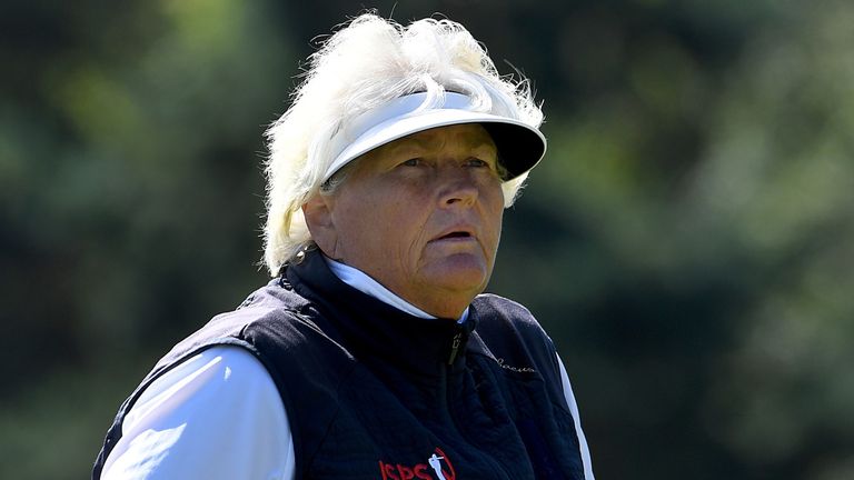 Dame Laura Davies a défié son âge pour tirer 70 sur une piste difficile