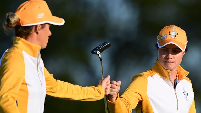 Mel Reid (à gauche) et Leona Maguire (à droite) ont remporté leur match de foursome ensemble pour la deuxième journée consécutive