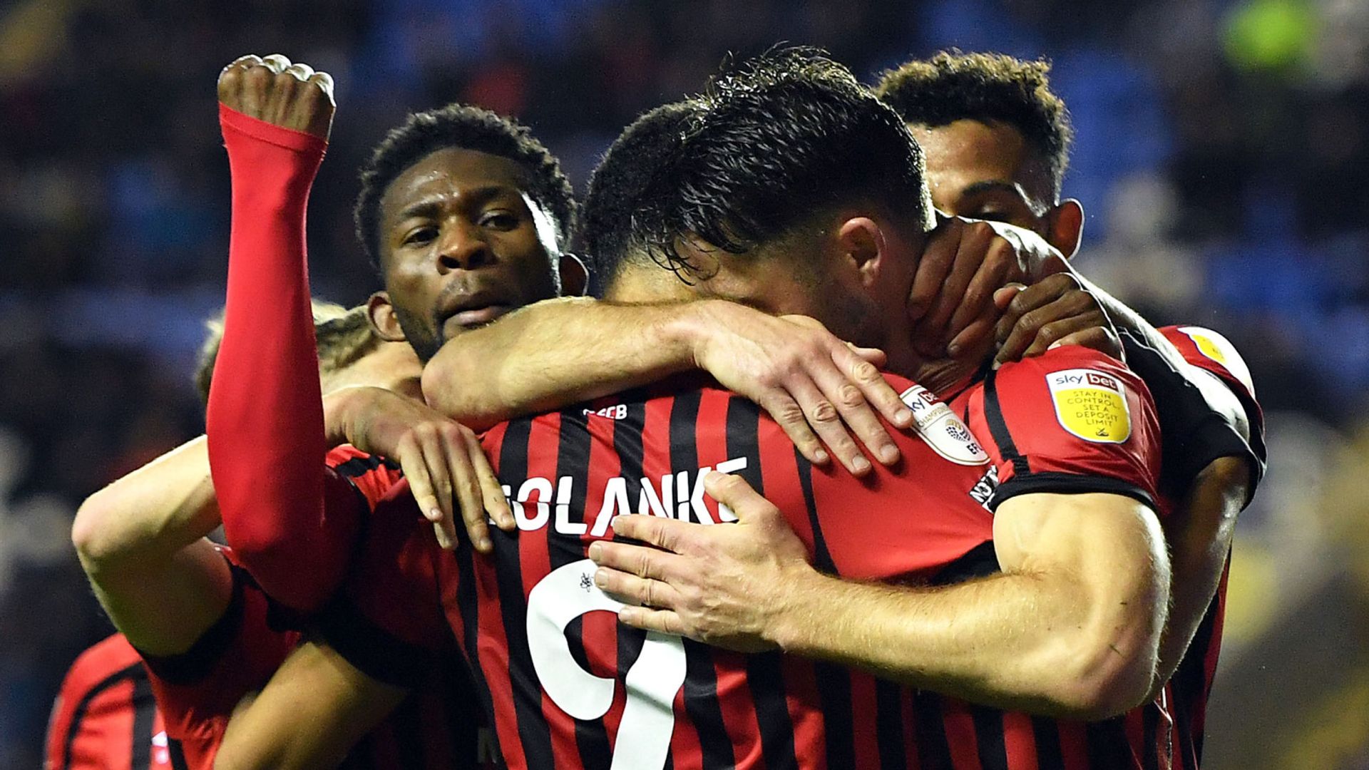 Bournemouth beat Reading to restore five-point lead