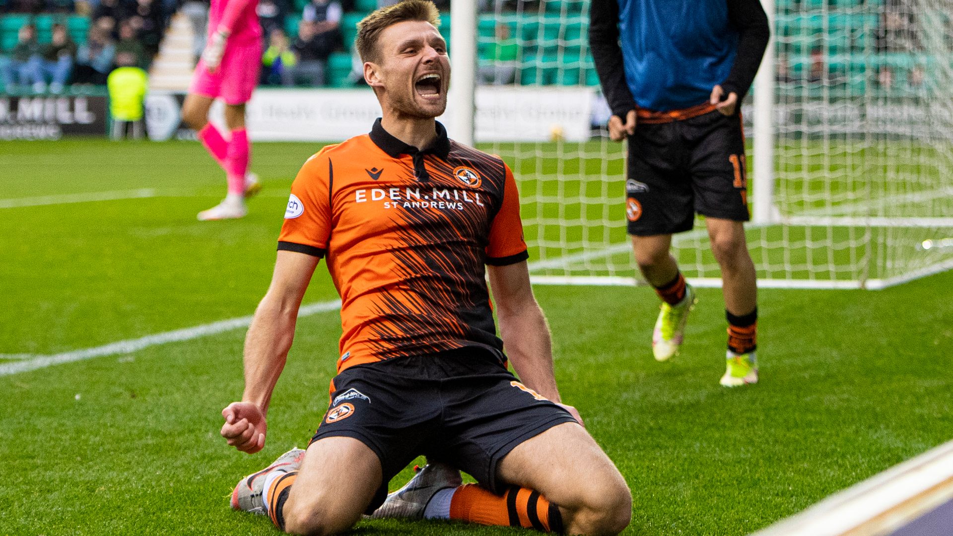 Dundee United go third with win at Hibs