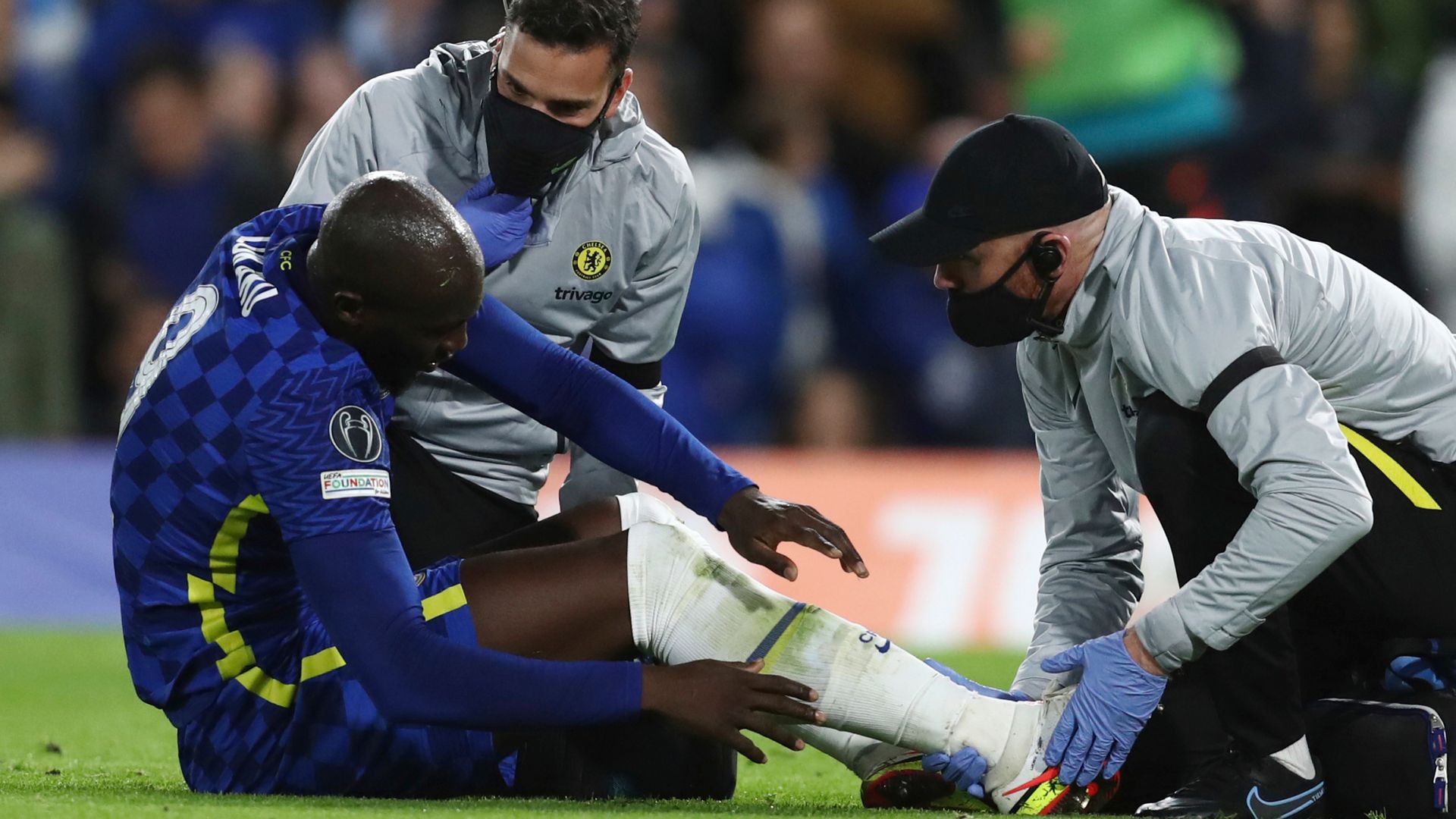 Lukaku injury mars Chelsea demolition of Malmo