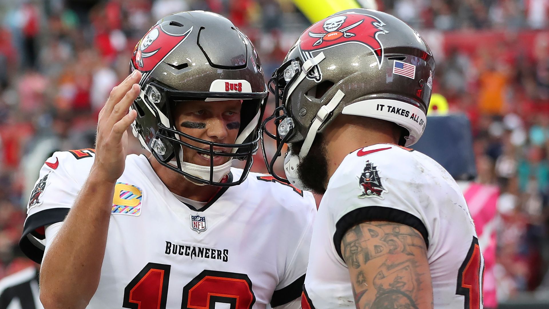 Brady hits milestone as Bucs crush Bears