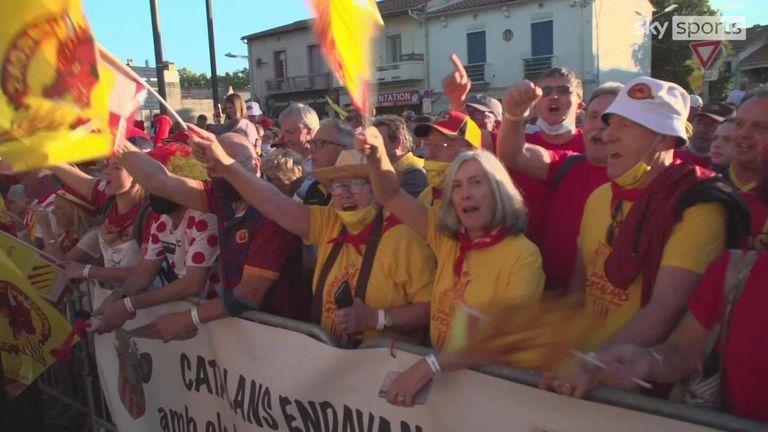 Catalans Dragons received a hero's welcome in Perpignan ahead of their Super League semi-final with Hull KR.