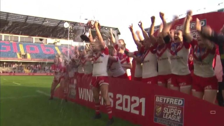 St Helens a été sacrée championne de la Super League féminine en 2021 pour compléter le triplé