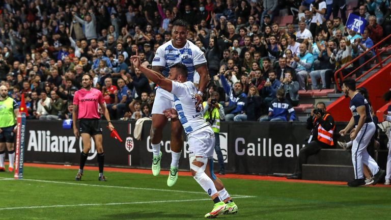 Latrell Schaumkel of Toulouse celebrates after scoring a try