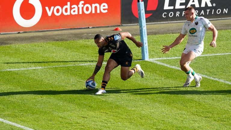 Wasps' Zach Kibirige scores their side's first try