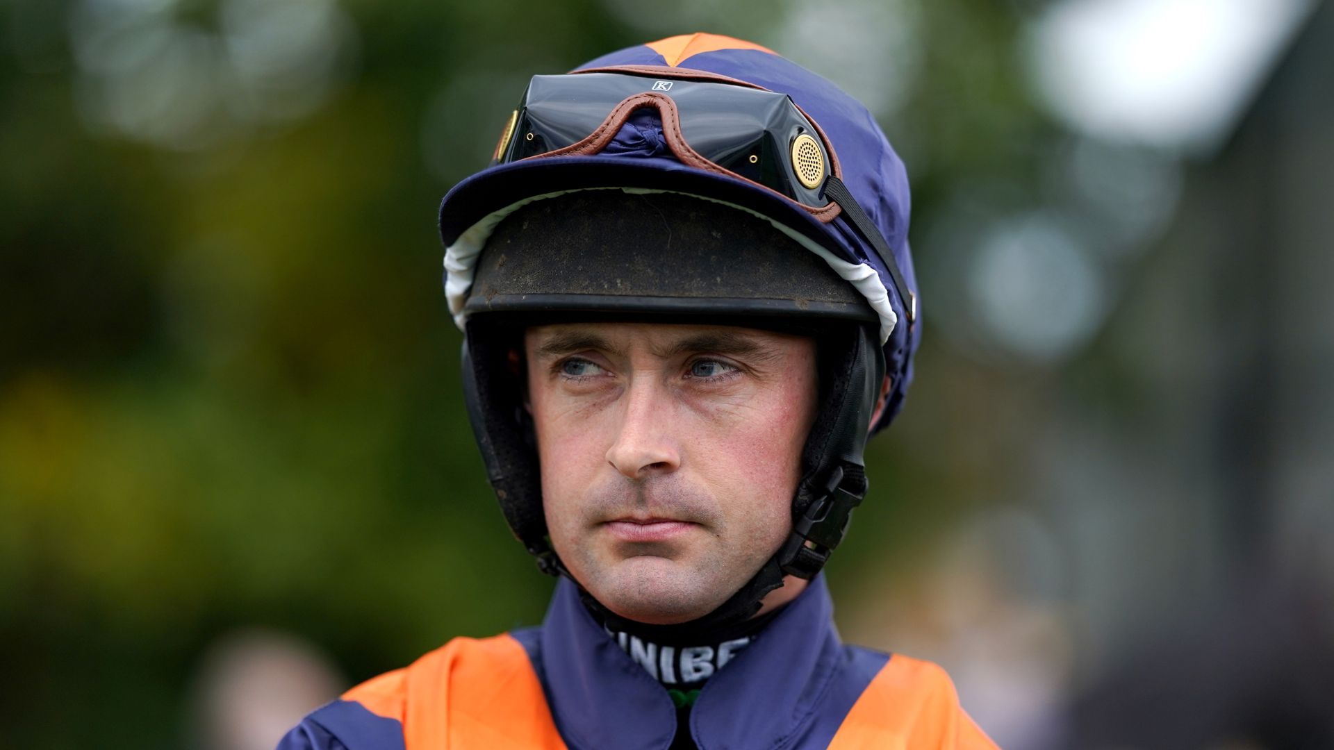 De Boinville suffers suspected broken ribs in gallops fall