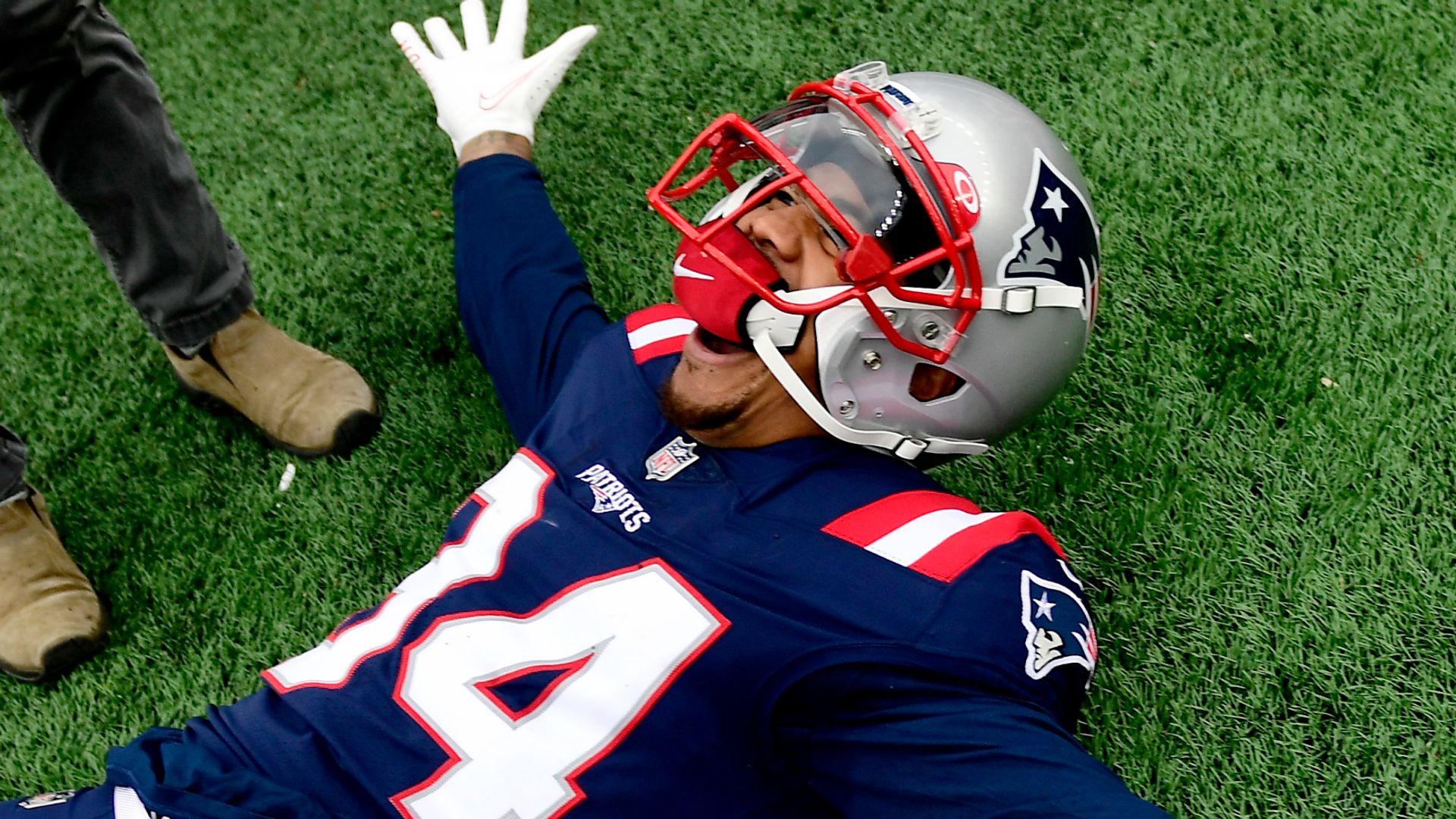 Classy Patriots too good for Titans