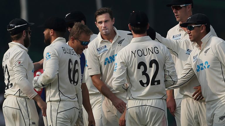 La Nouvelle-Zélande a eu le dessus lorsque Tim Southee a éliminé Mayank Agarwal et Ravindra Jadeja dans le même