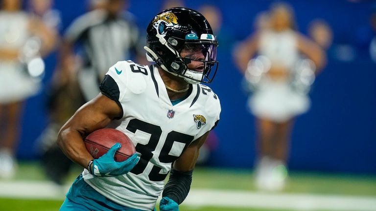 Jacksonville Jaguars' wide receiver Jamal Agnew has incredible speed on a 66-yard run against the Colts.