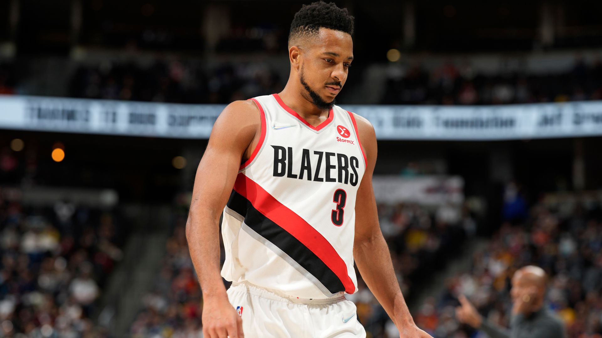 Blazers guard McCollum diagnosed with collapsed right lung