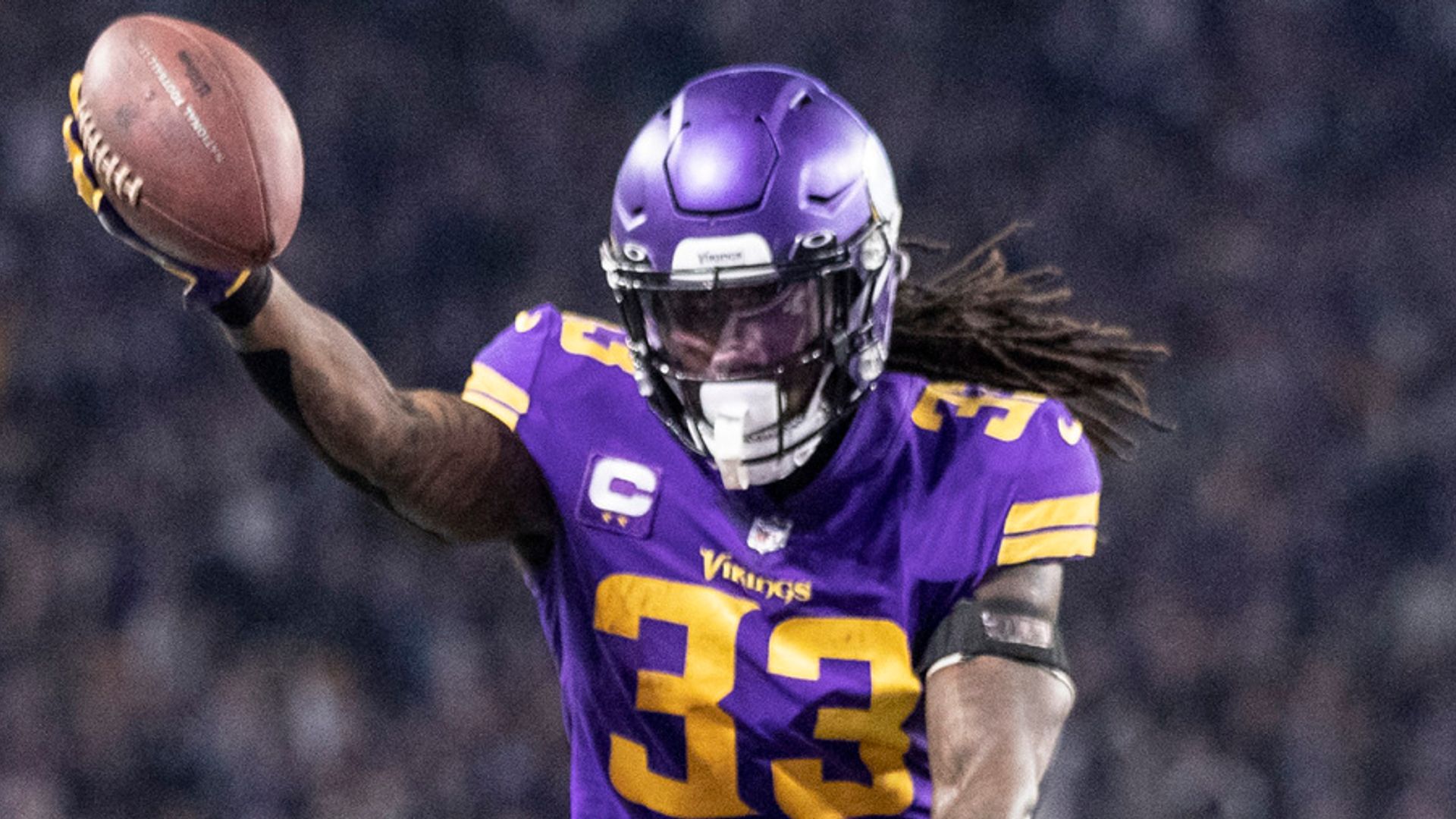 Cook stars as Vikings hold off late Steelers comeback
