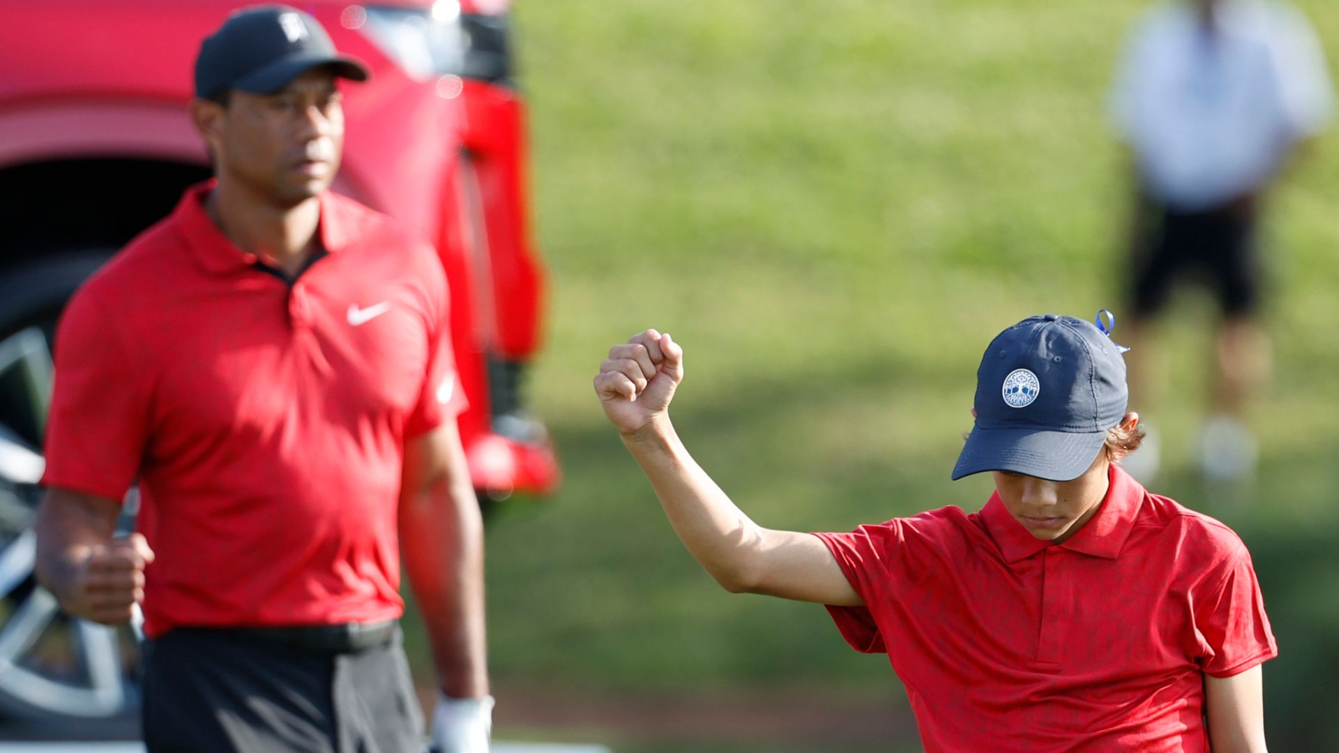 Woods' son posts career-low round with Tiger as his caddie!