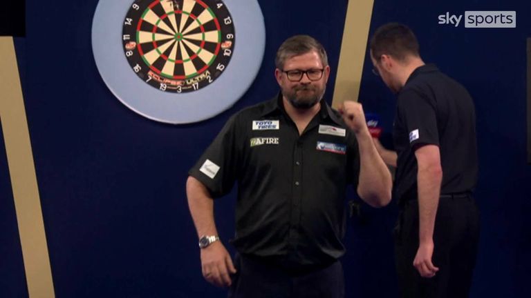 James Wade a remporté le premier set contre Maik Kuivenhoven avec 105 départs