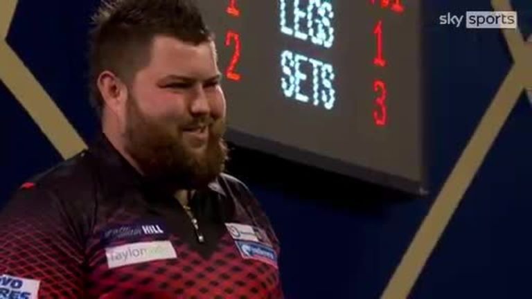 Clayton and Michael Smith hit three consecutive ton-plus finishes in an epic sixth set of their last-16 clash at the World Championship
