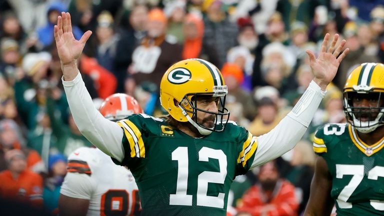 Green Bay Packers quarterback Aaron Rodgers becomes their all-time passing TD leader with an 11-yard TD against wide receiver Allen Lazard