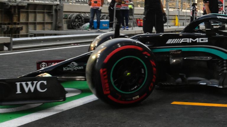 GP Saudi Arabia: Lewis Hamilton just forward of Max Verstappen in first    F1