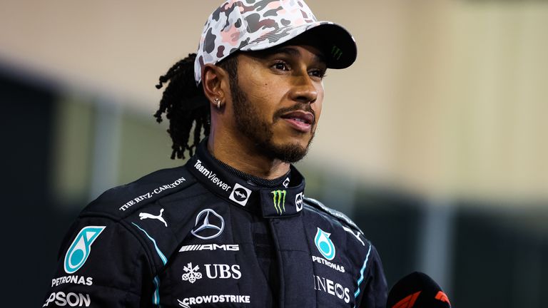 Gli esperti di Sky Sports F1 discutono se Lewis Hamilton e Mercedes gareggeranno o meno sotto la sorveglianza di Michael Masi nella stagione 2022.